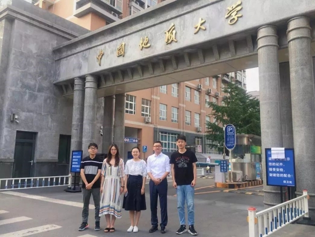 左一、左三为漫蛙漫画
2017级硕士研究生任浩然、喻月